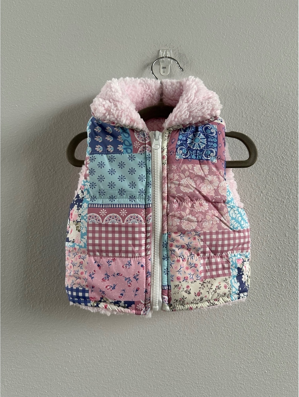 Cracker Barrel girls puffer vest size 12-18 M